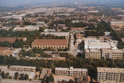 推土机总厂本部厂区。山东推土机总厂建立时，固定资产原值为2569万元，占地面积为517538平方米，建筑面积为170861平方米。