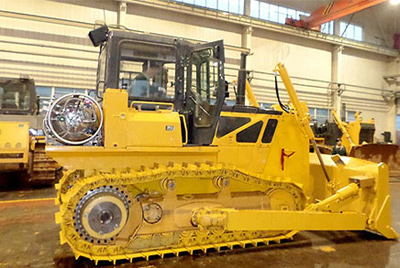 世界上第一台燃气型履带式推土机——SD20-5（LNG）在研究总院新产品试制中心下线。SD20-5（LNG）履带式推土机是公司顺应行业发展趋势开发的一款节能、环保产品，整机采用天然气专用发动机，燃烧后无积炭，满足stageIIIA排放，寿命更长，维修频率更低。