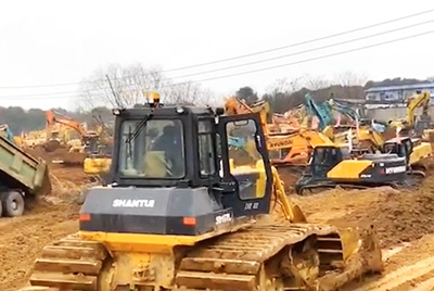 1月23日夜间，dg视讯设备开足马力，与时间赛跑，全速开启“武汉版小汤山”医院的建设。